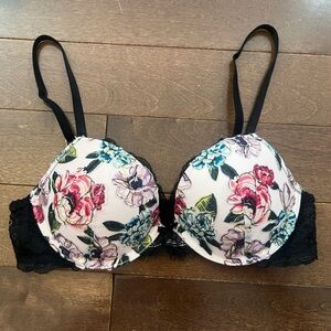 Victoria’s Secret very sexy push up bra
